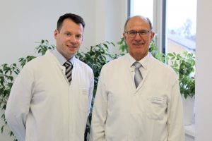 Prof. Dr. Johannes Brachmann, Chefarzt der II. Medizinischen Klinik am REGIOMED Klinikum Coburg, mit dem geschäftsführenden leitenden Oberarzt und zukünftigen Nachfolger Dr. Christian Mahnkopf.