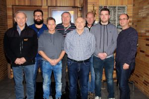 v.l.n.r Kassierer Jürgen Müller, Gewässerwart Ronny Bitterer, Beisitzer Sascha Greiner, 2. Vorsitzender Fredy Hellmann, 1. Vorsitzender Gert Seifert, Beisitzer Rainer Kessler, Julian Frotscher, Schriftführer Jürgen Dötschel