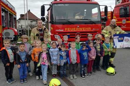 Kindergartengruppe "Pustewind" erkunden gemeinsam mit der Feuerwehr Sonneberg- Oberlind das Feuer