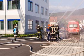 Feuerwehrübung auf dem Werksgelände des Dr. Schneider in Kronach-Neuses