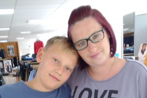 Der Sieger Leon Holzinger mit seiner Mama Ramona Stenglein.